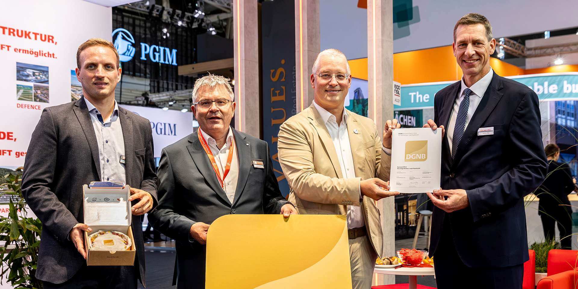 Ausgezeichnet auf großer Bühne: DGNB würdigt Hallenprojekte von Max Bögl auf der EXPO REAL