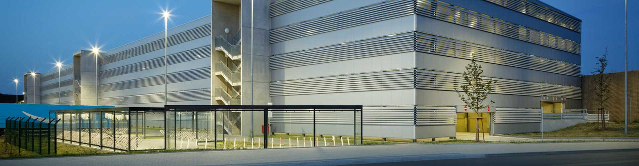 Mönchengladbach, Parkhaus an einem Logistikzentrum