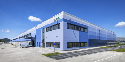 Hallen 03.09.2024 Für die GLP errichtete die Firmengruppe Max Bögl unter Beteiligung ihrer Geschäftsbereiche Hochbau, Fertigteilwerke sowie Transport & Geräte den Neubau einer Logistikhalle in Neustadt bei Coburg. Die Logistikhalle im Gewerbegebiet Süd-West wurde als Max Bögl Systemhalle konzipiert und wird als Lagerhalle für die unterschiedlichsten Güter genutzt.