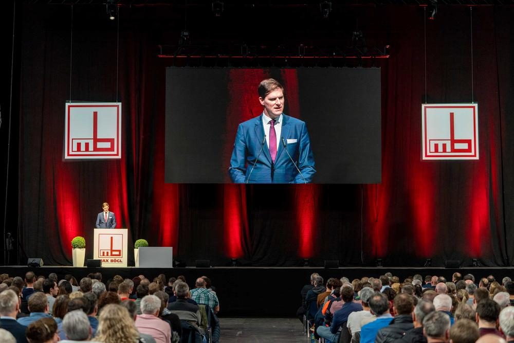 Mit den Worten „Bauen ist die Leidenschaft, die uns alle verbindet“ begann Gesellschafter Johann Bögl seine Rede.