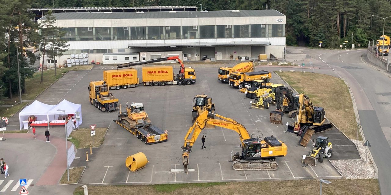 Ausstellung diverser Baufahrzeuge der Firmengruppe Max Bögl