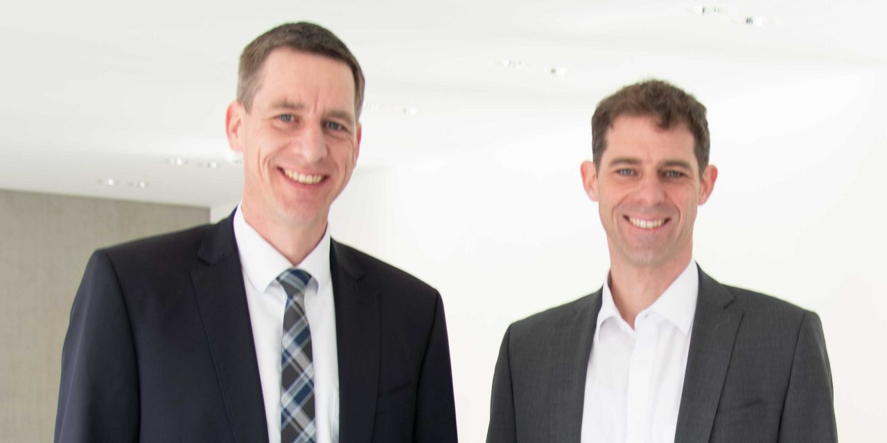 Der Vorstandsvorsitzende Stefan Bögl und der kaufmännische Vorstand Michael Bögl stellten den Führungskräften der Firmengruppe Max Bögl ihre Geschäftsberichte und aktuelle Projekte und Themen vor.