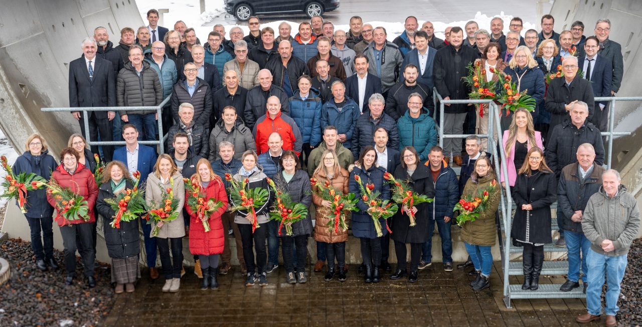 Firmengruppe Max Bögl ehrt 85 Mitarbeiterinnen und Mitarbeiter für besonders langjährige Betriebszugehörigkeit