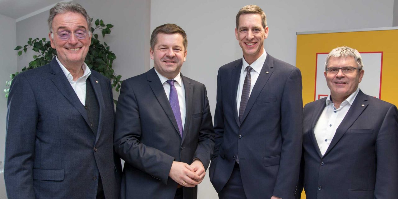 Feierliche Eröffnung des neuen Standortes von Max Bögl in Magdeburg. Gruppenbild Personen von links: Martin Holfelder, Vorstand Infrastruktur / Minister Sven Schulze / Stefan Bögl, Vorstandsvorsitzender / Johann Braun, Vorstand Hochbau