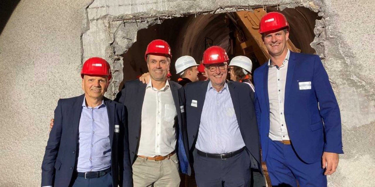 Teilnehmer der Firmengruppe Max Bögl von links: Stefan Jacob, Zentralbereichsleiter Infrastruktur Süd / Mathias Mondel, Zentralbereichsleiter Tunnelbau / Martin Holfelder, Vorstand Infrastruktur / Johann Bögl, Gesellschafter