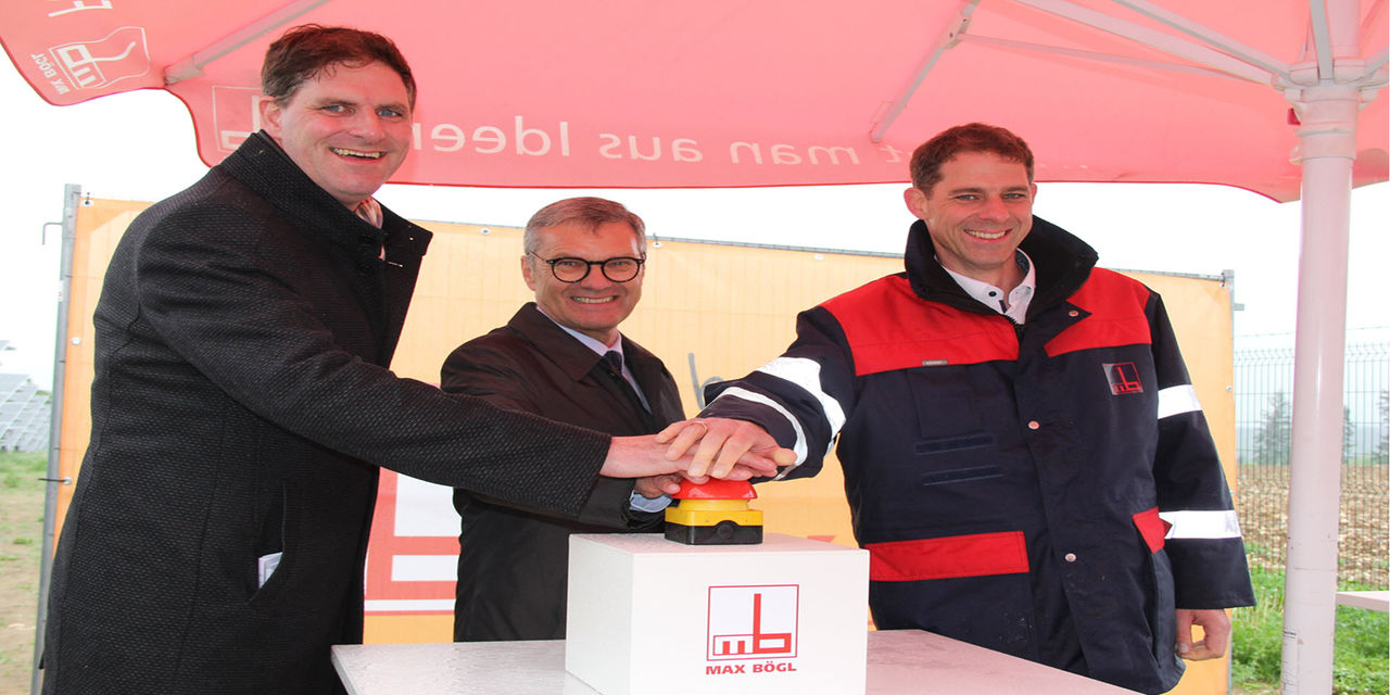Feierliche Einweihung von links: Gesellschafter Johann Bögl, 1. Bürgermeister Gemeinde Sengenthal, Werner Brandenburger, Vorstand Michael Bögl.  Bildnachweis: Firmengruppe Max Bögl / Jürgen Kotzbauer