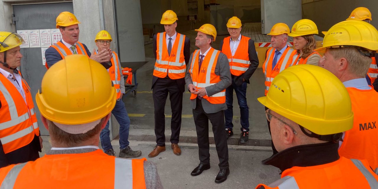 Hubert Aiwanger besucht Firmengruppe Max Bögl