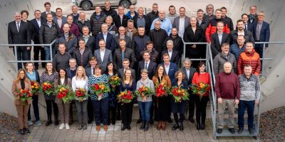 Max Bögl ehrt 76 Mitarbeiterinnen und Mitarbeiter für besonders langjährige Betriebszugehörigkeit