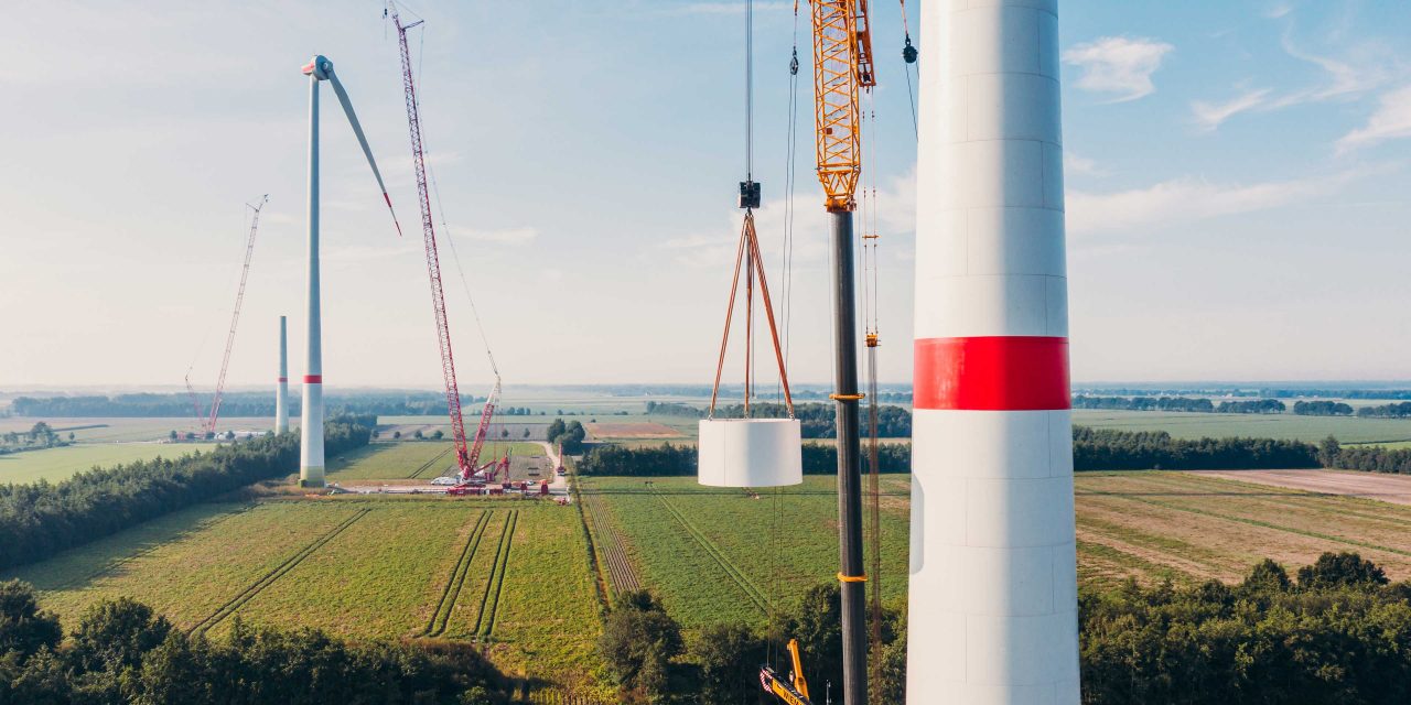 Hybridturm Bögl bei der Montage