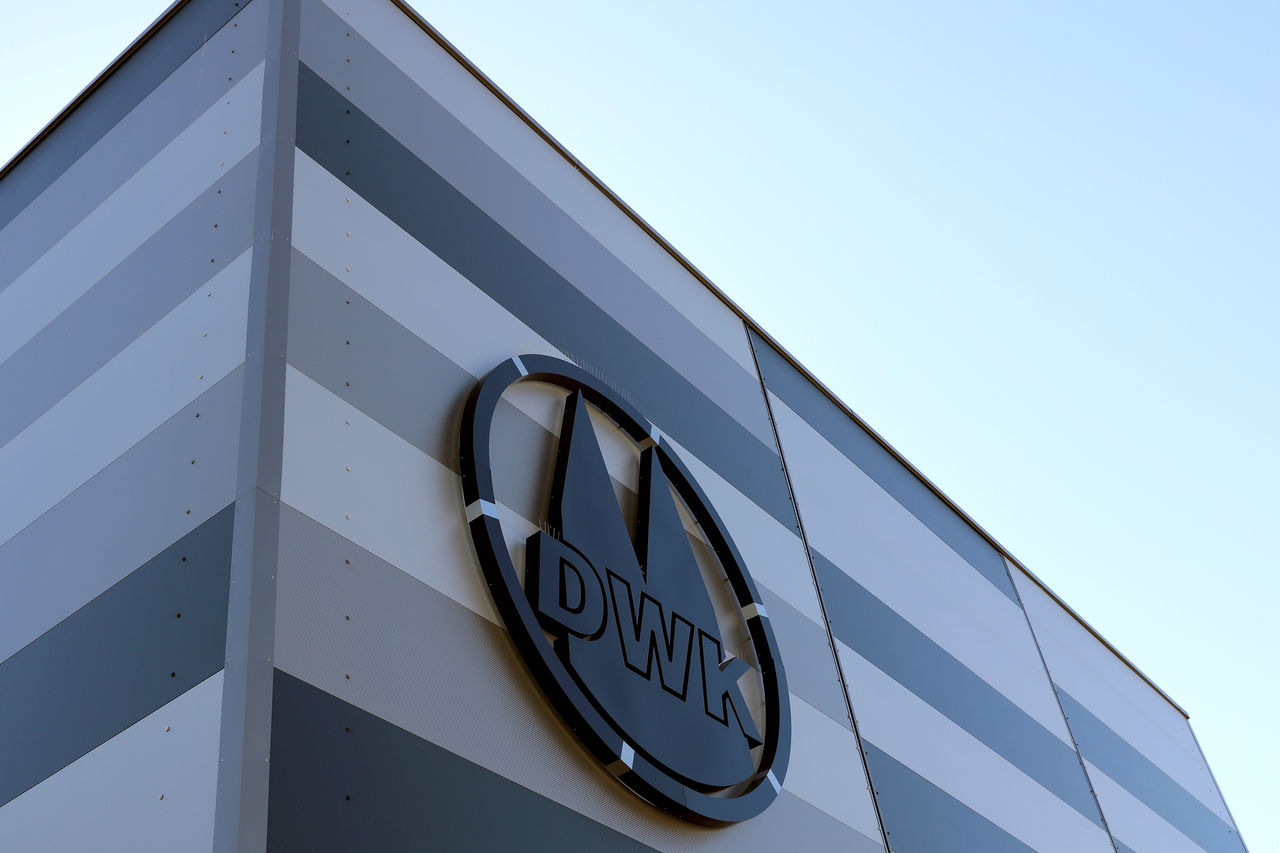 Erfolgreiche Vertragsunterzeichnung zwischen der Nordex Group und Max Bögl – gemeinsam stark für die Energiewende in Deutschland (v.l. Stefan Braun, kfm. Leiter Max Bögl Wind AG, Dr. Ilya Hartmann, CFO Nordex SE, Michael Bögl, Vorstand Max Bögl Gruppe, Wim Geldhof, Chief Procurement Officer Nordex SE, José Luis Blanco Diéguez, CEO Nordex SE, Stefan Bögl, Vorstandsvorsitzender Max Bögl Gruppe, Josef Knitl, Vorstand Max Bögl Wind AG)