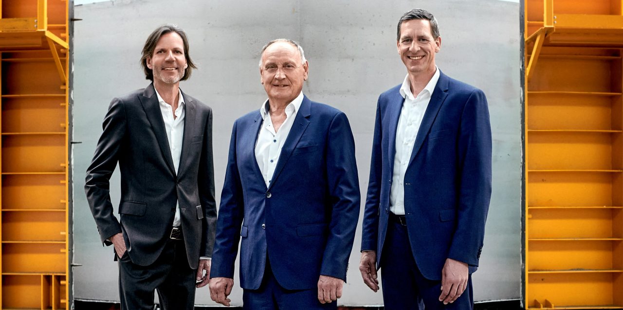 V.l.n.r.: Knut Bettels, Geschäftsführer Bettels Betonfertigteile / Josef Knitl, Vorstand Firmengruppe Max Bögl / Stefan Bögl, Vorstandsvorsitzender Firmengruppe Max Bögl