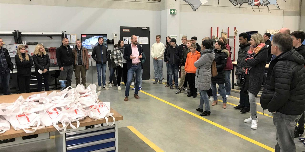 Bei einer Führung durch die Bereiche des Ausbildungszentrums konnten die Teilnehmenden exklusive Einblicke in die Ausbildung und das Duale Studium bei Max Bögl erhalten.