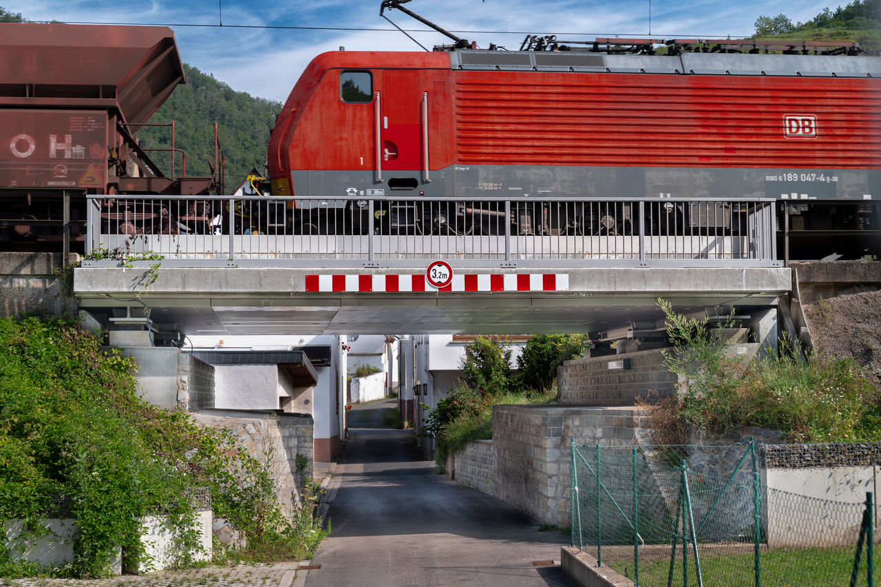 Hybride Bahnbrücke Bögl