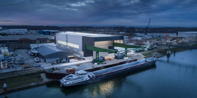 Mit dem Neubau eines Schwergutzentrums für die mittelständische Spedition Kübler schuf die Firmengruppe Max Bögl in Mannheim ein Logistikobjekt, das im Hinblick auf den multimodalen Güterverkehr wegweisend ist. Auf dem rund 19.000 Quadratmeter großen Areal am Rheinauhafen werden Schwergüter über Neckar, Schiene und Straße angeliefert, gelagert, verpackt, montiert und weiterbefördert.