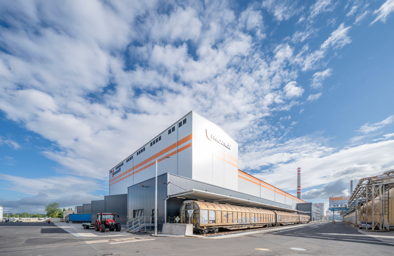 Štěti, Papiermaschine Mondi