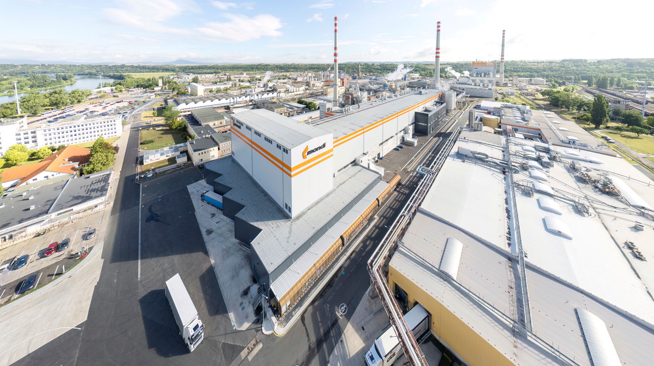 Štěti, Papiermaschine Mondi