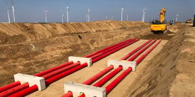 Die Übertragungsnetzbetreiberin TransnetBW hat die Tiefbauleistung für die baden-württembergischen Baulose des Energiewende-Großprojekts SuedLink nach einer europaweiten Ausschreibung vergeben. Die Firmengruppe Max Bögl führt mit ihren erfahrenen Tiefbauspezialisten im südlichen Los die Bauleistungen zusammen mit ihrem Partner, der Firma Michels aus den USA, aus. Das Vergabevolumen für die Baulose liegt bei mehreren hundert Millionen Euro.