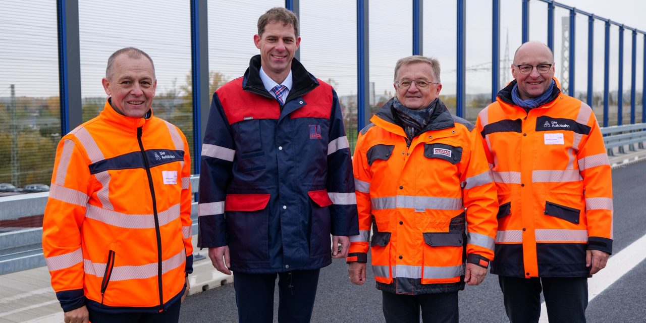 von links nach rechts: Michael Kordon (Autobahn GmbH), Michael Bögl (Firmengruppe Max Bögl), Hubert Blaim (Strabag), Christian Unzner (Autobahn GmbH)