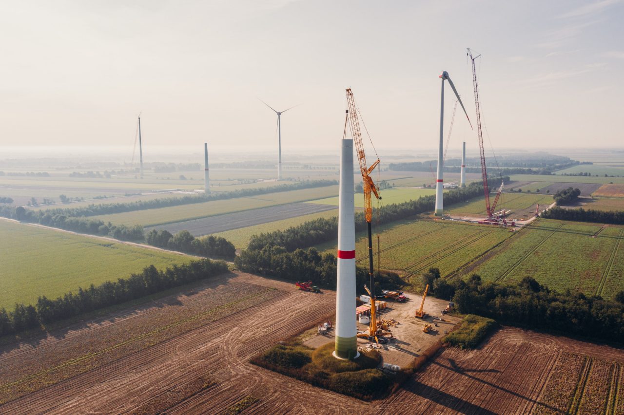 Boom in der Windenergie: Firmengruppe Max Bögl steigert erneut Produktionskapazität für Hybridtürme