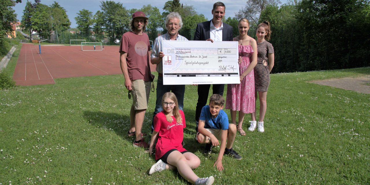 Firmengruppe Max Bögl unterstützt das Spielplatzprojekt des Pädagogischen Zentrums St. Josef in Parsberg