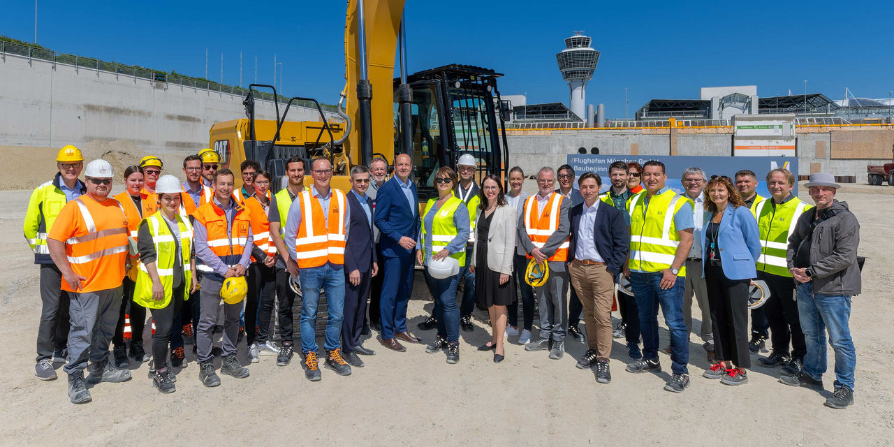 Gruppenbild mit Verantwortliche sowie Baustellen personal