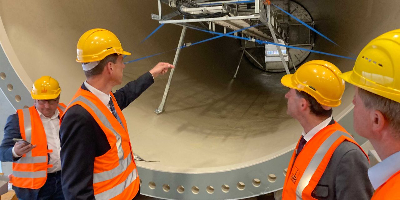 Hubert Aiwanger besucht Firmengruppe Max Bögl