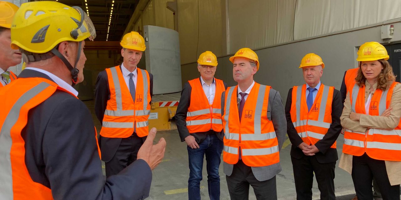Hubert Aiwanger besucht Firmengruppe Max Bögl