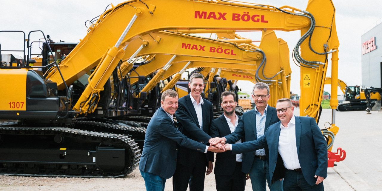 Vorstandsvorsitzender Stefan Bögl und Richard Honig, Geschäftsführer der Transport und Geräte GmbH, im Juni persönlich ins Coreum in Stockstadt, um dort gemeinsam mit Toni Kiesel (Geschäftsführender Gesellschafter), Maximilian Schmidt (Geschäftsführer, Kiesel) und Heinz-Georg Ebert (Key Account Manager, Kiesel) die Kooperation der beiden Unternehmen zu feiern.